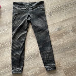 UA all season gear leggings gs size L